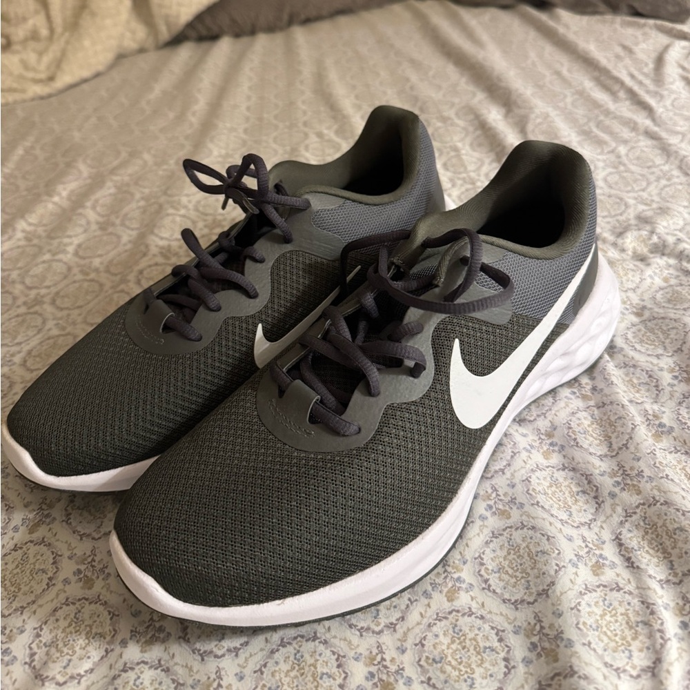 Brand new nike shoes